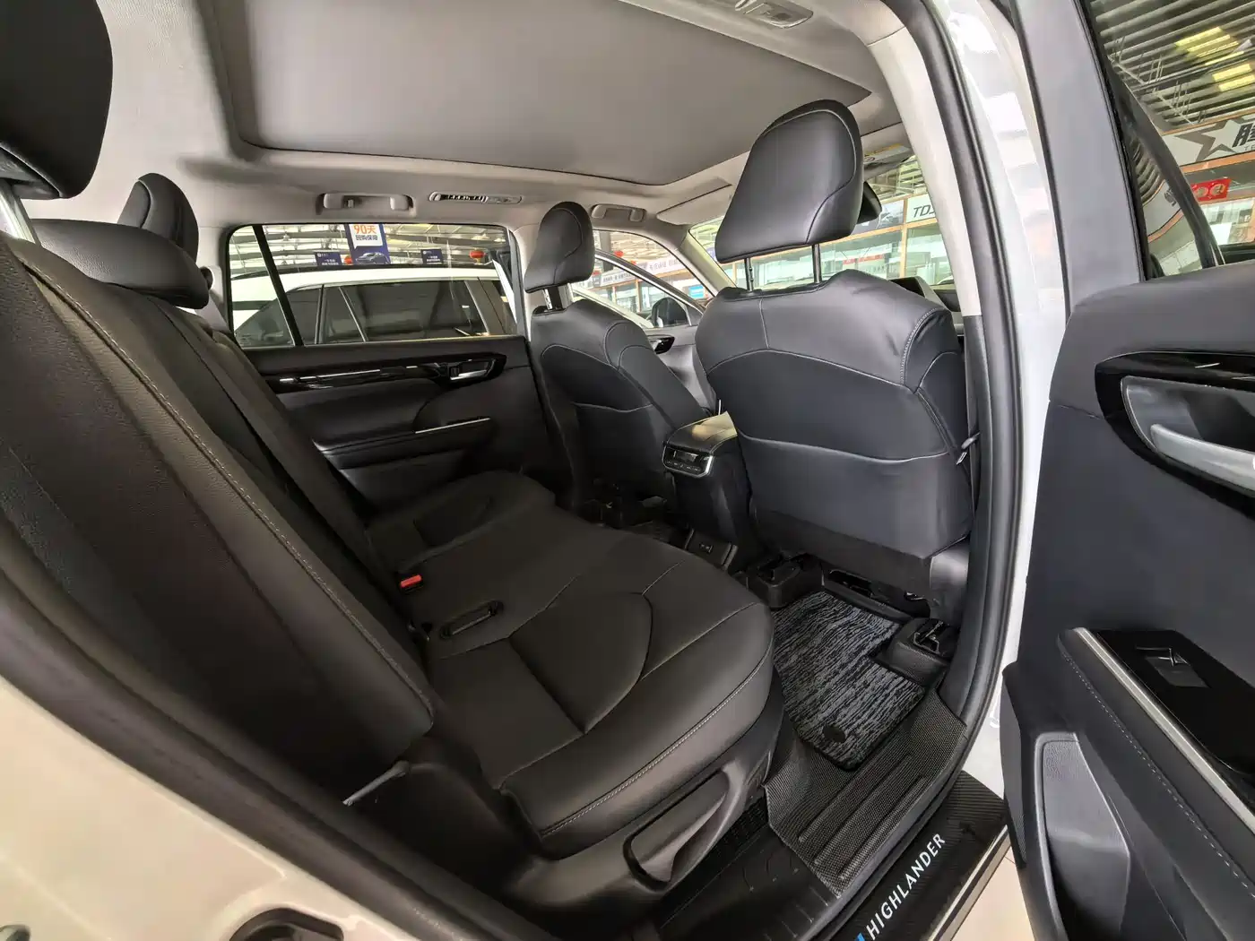Toyota Highlander 2022 Model Dual Engine 2.5L 4WD Premium Edition 7-Seater фото 13