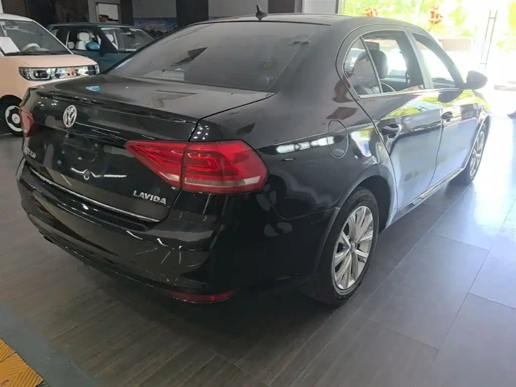 Volkswagen Lavida 2017 230TSI DSG Comfort Edition фото 7