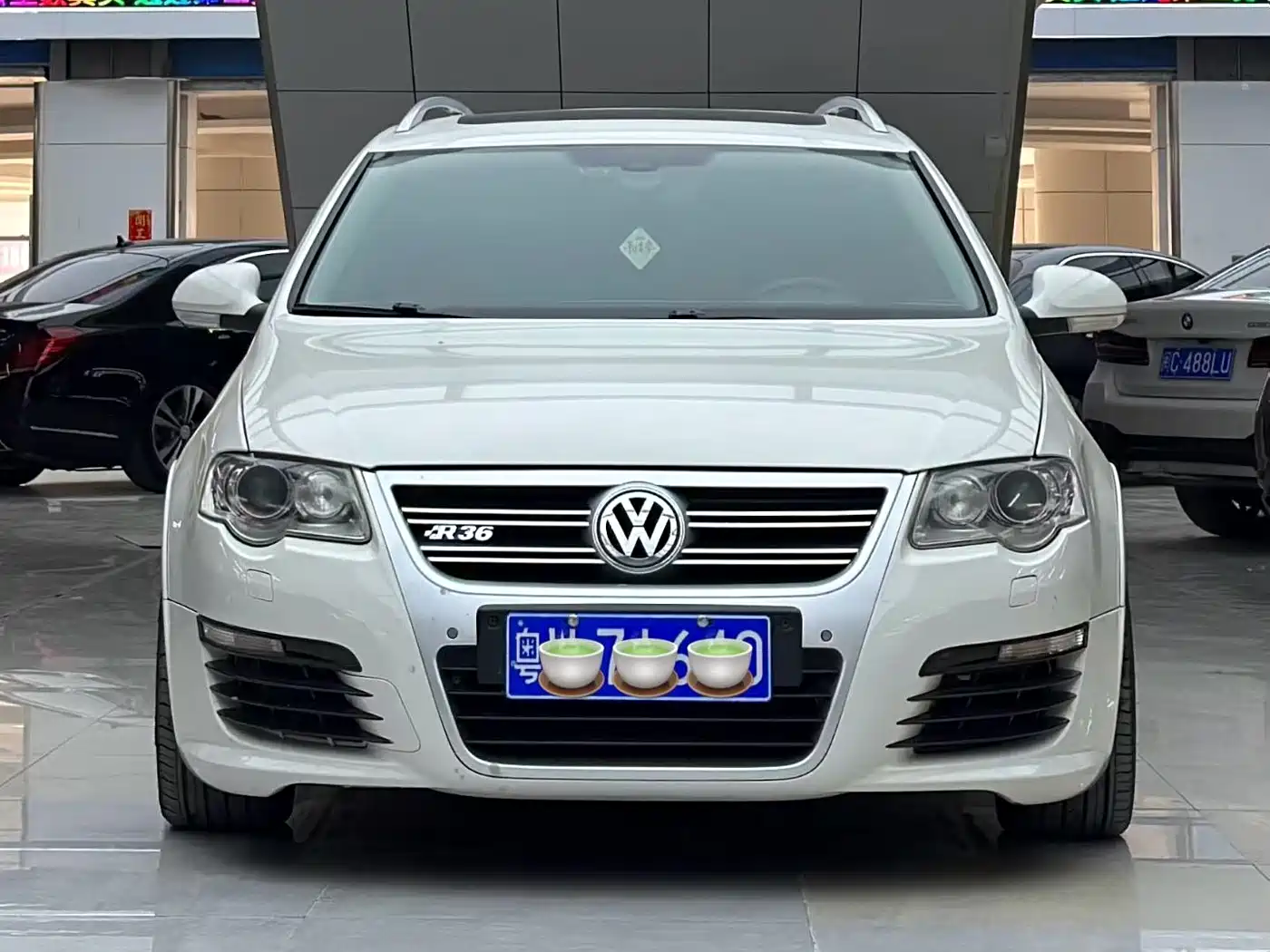 Volkswagen Passat 2008 Volkswagen R36 Wagon