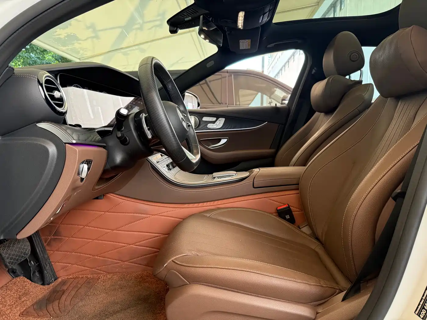 Photo 9 - Mercedes-Benz E-Class (Import)