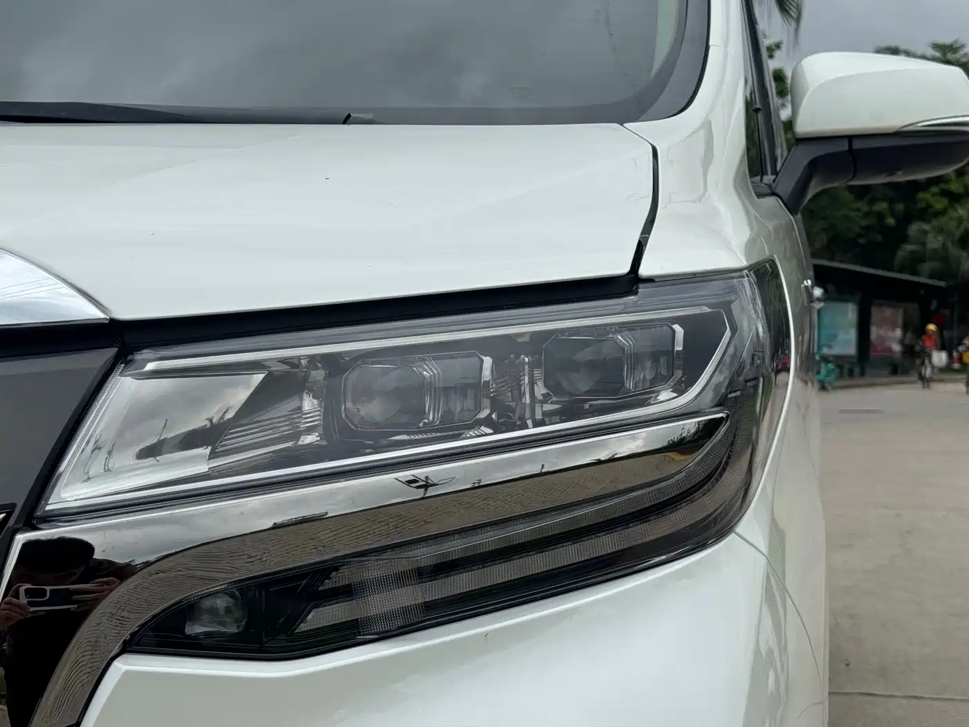 Toyota Alphard 2020 Hybrid 2.5L Gold Special Edition фото 18