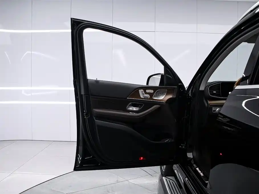Mercedes-Benz GLS 2023 Second Facelift GLS 450 4MATIC Luxury фото 11