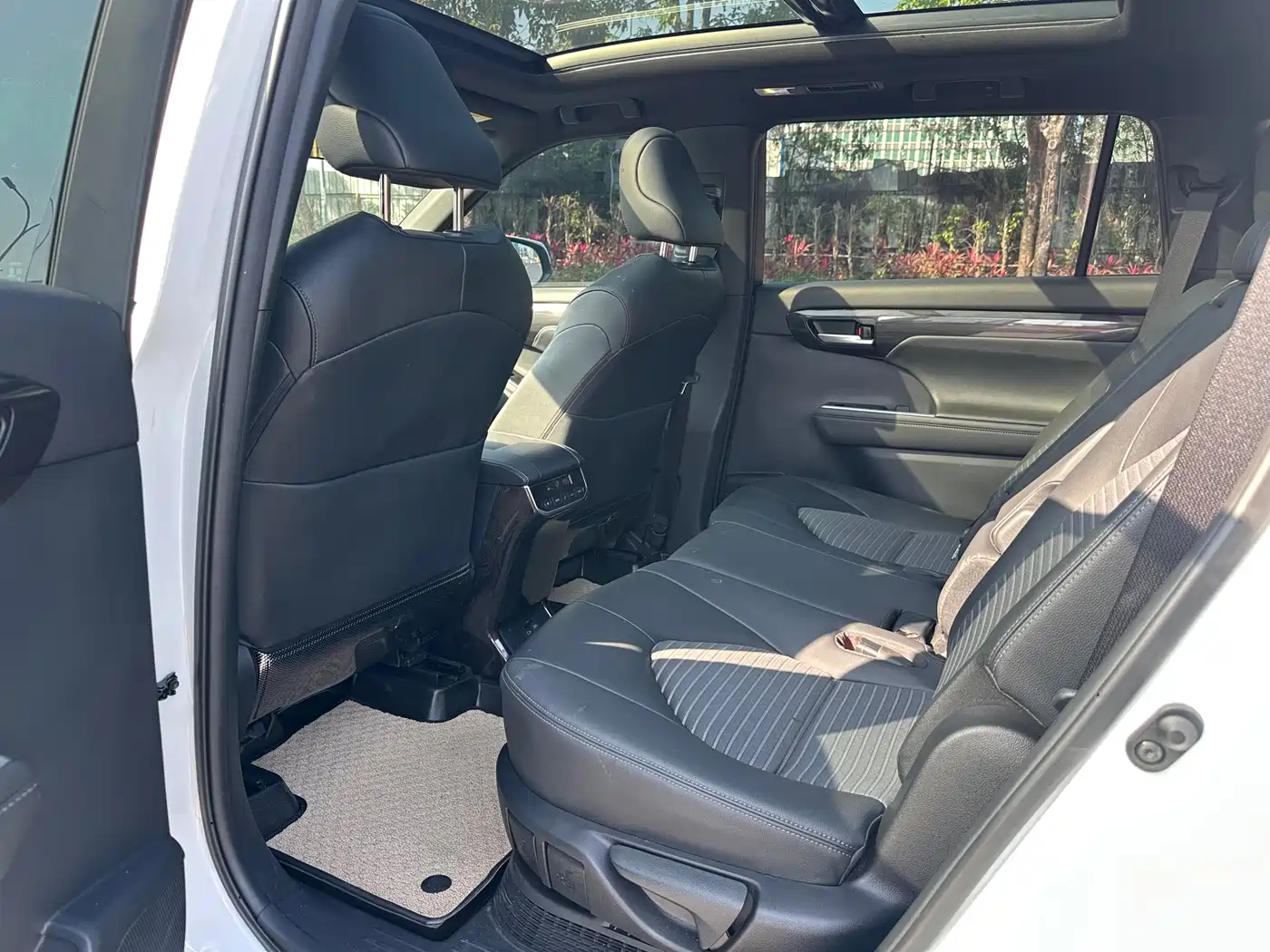 Toyota Crown Kluger 2022 2.5L HEV 4WD Luxury Edition фото 9
