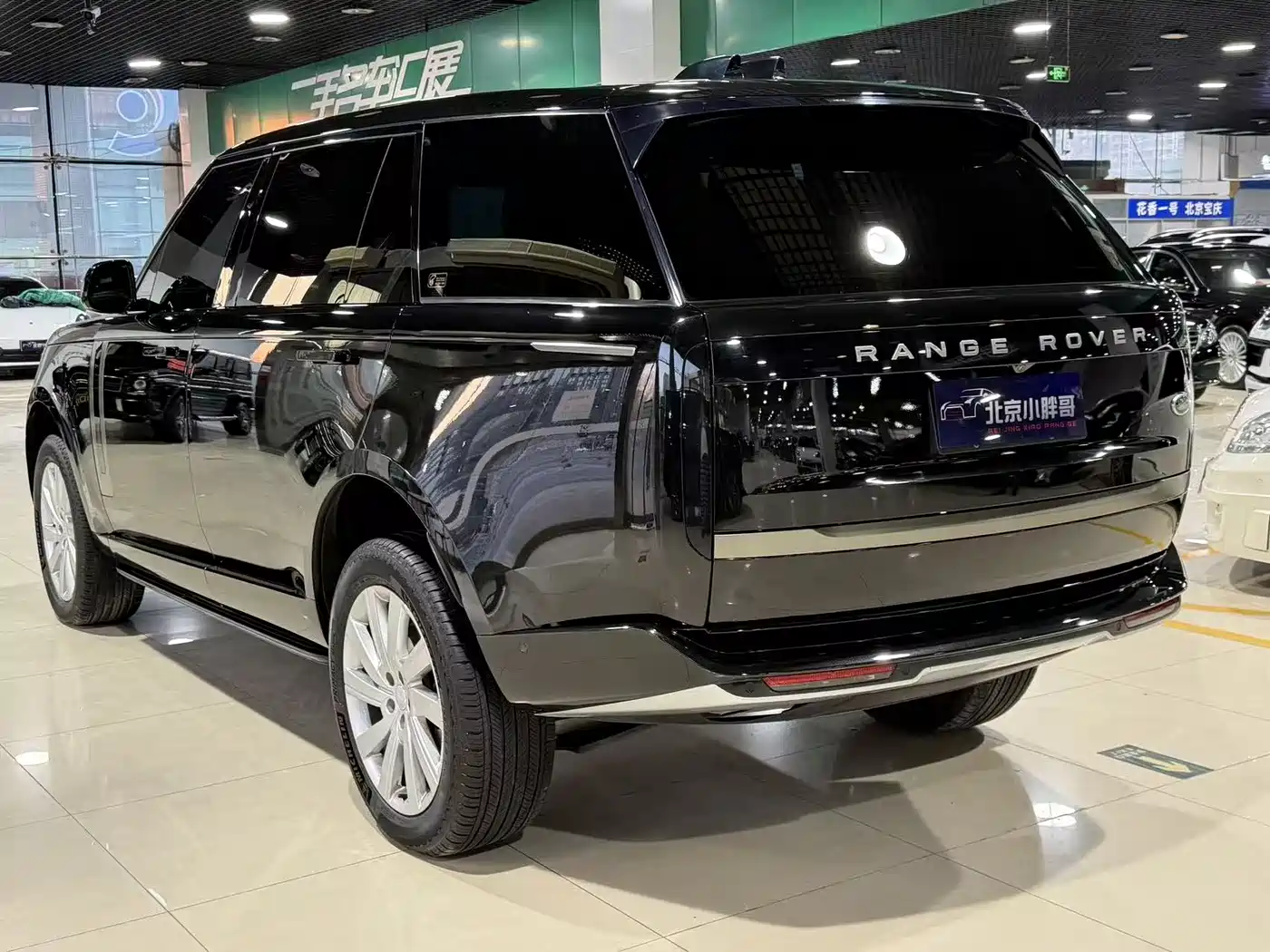 Land Rover Range Rover 2023 3.0 L6 400PS Golden Age 7-Seater Long Wheelbase фото 17