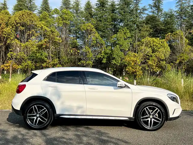 Mercedes-Benz GLA 2016 GLA 200 Fashion — фото 5