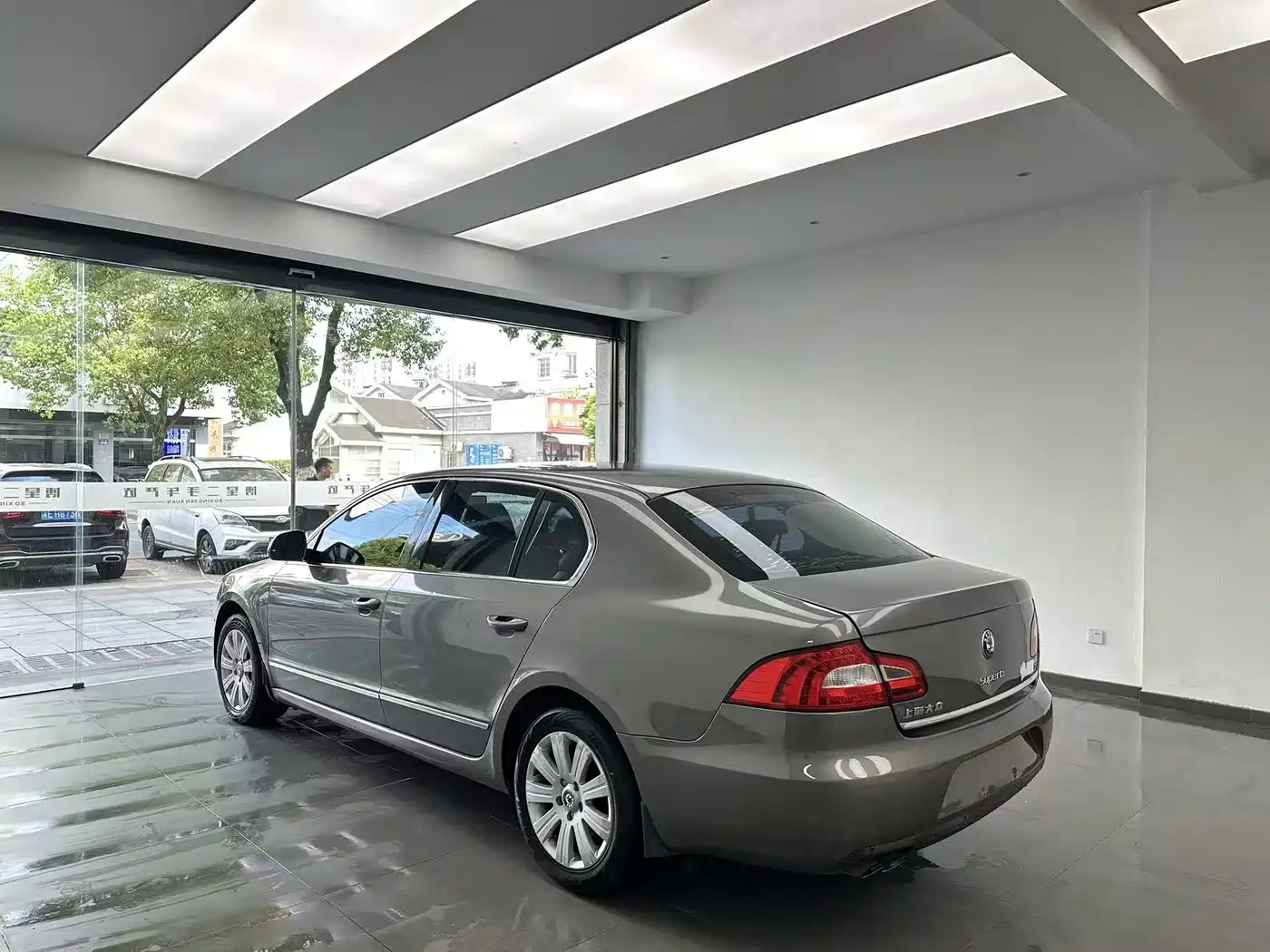 Škoda Superb 2012 1.8TSI Automatic Elegance Edition фото 7