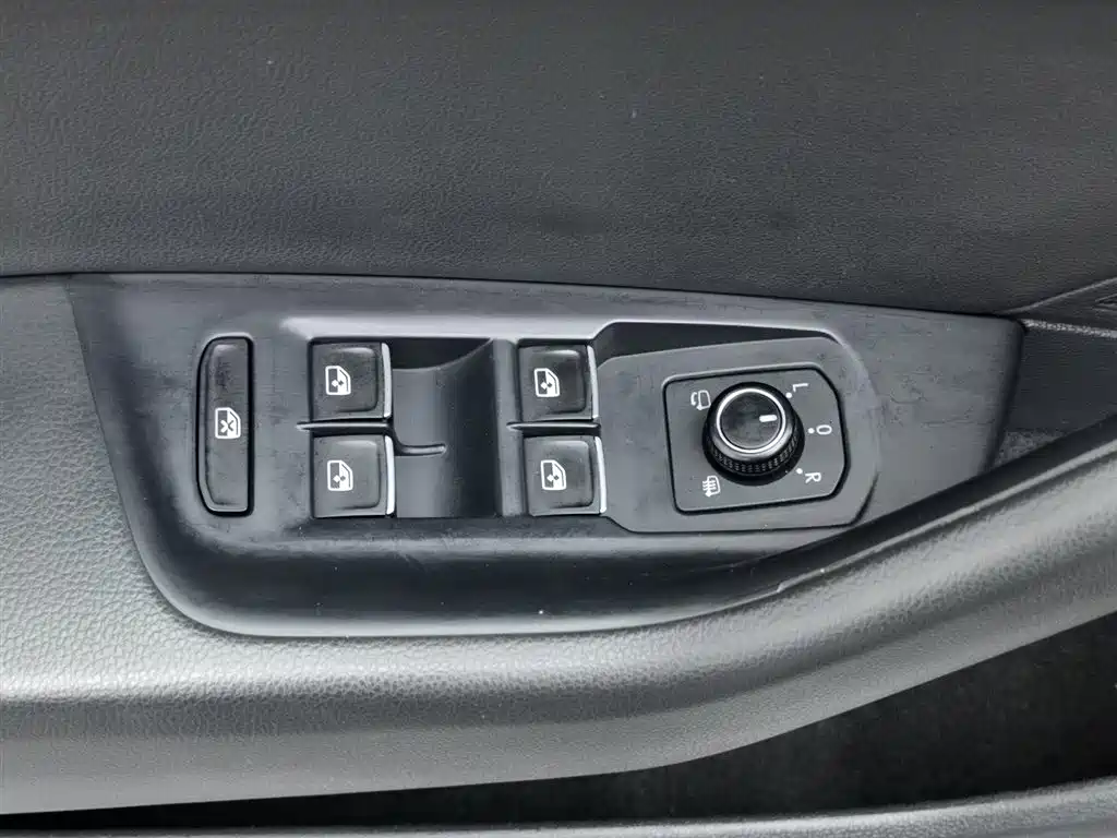 Volkswagen Magotan 2018 330TSI DSG Premium фото 9