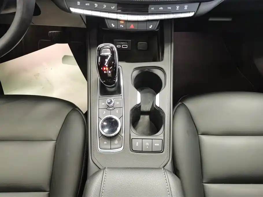 Cadillac XT4 2021 28T FWD Premium Edition фото 16