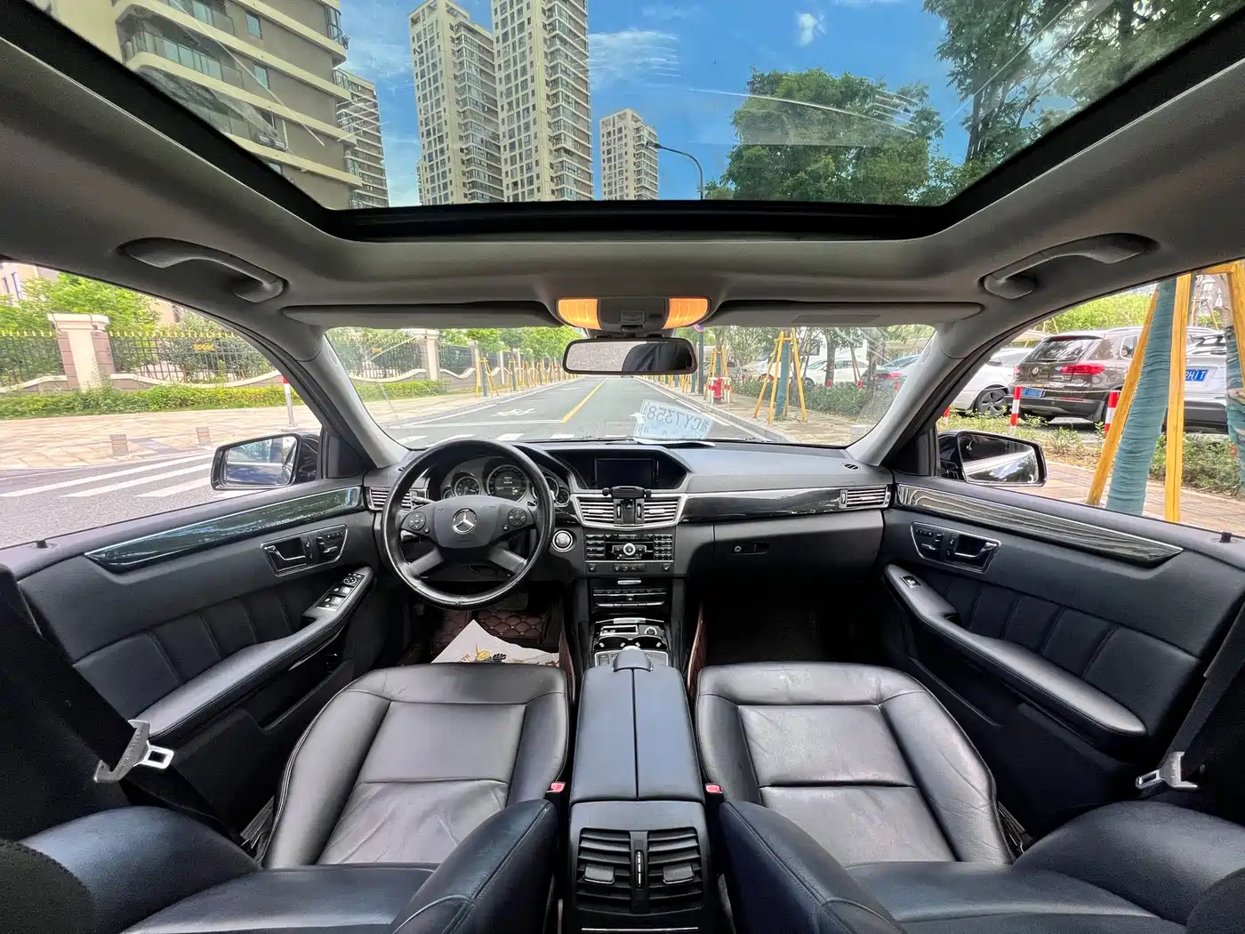 Mercedes-Benz E-Class 2012 E 300 L Fashion фото 9