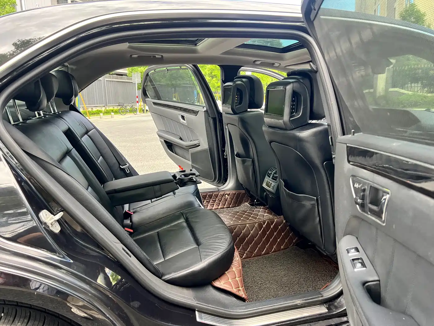 Mercedes-Benz E-Class 2012 E 300 L Fashion фото 14