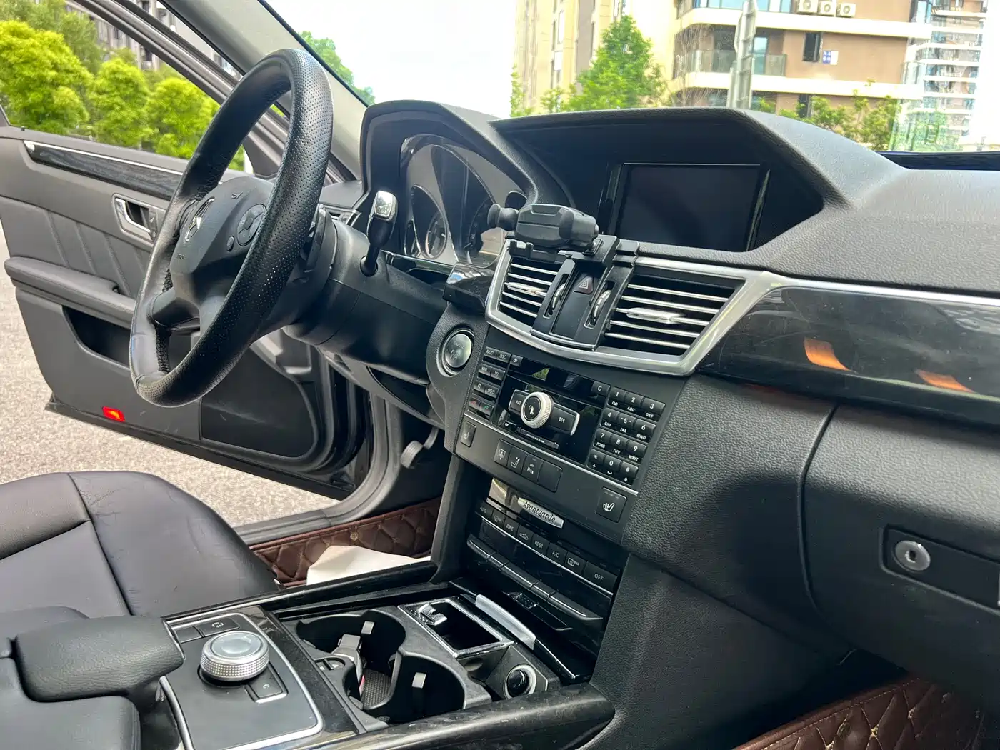 Mercedes-Benz E-Class 2012 E 300 L Fashion фото 11