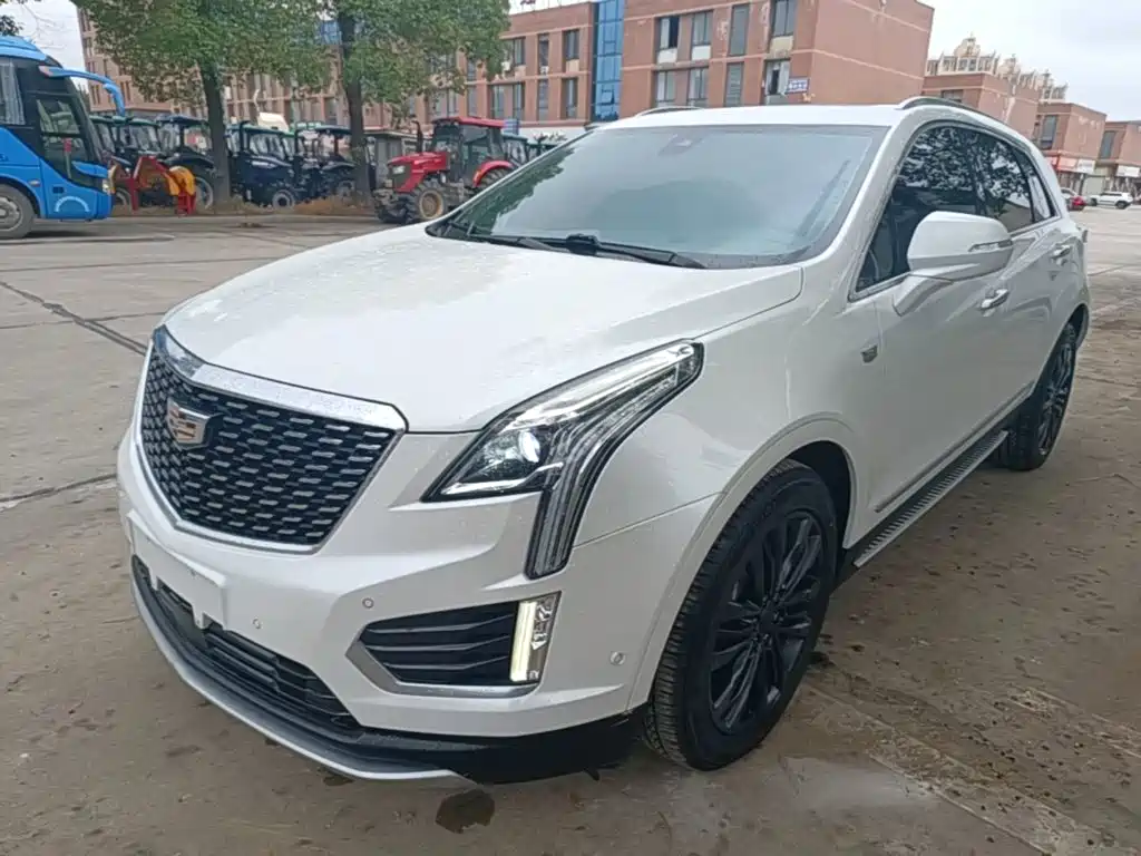 Фото 1 - Cadillac XT5
