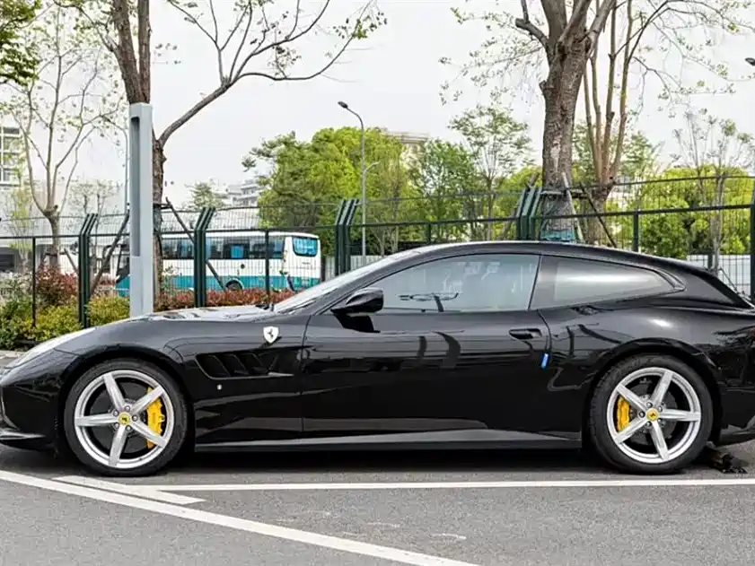 Ferrari GTC4Lusso 2017 2017 3.9T V8