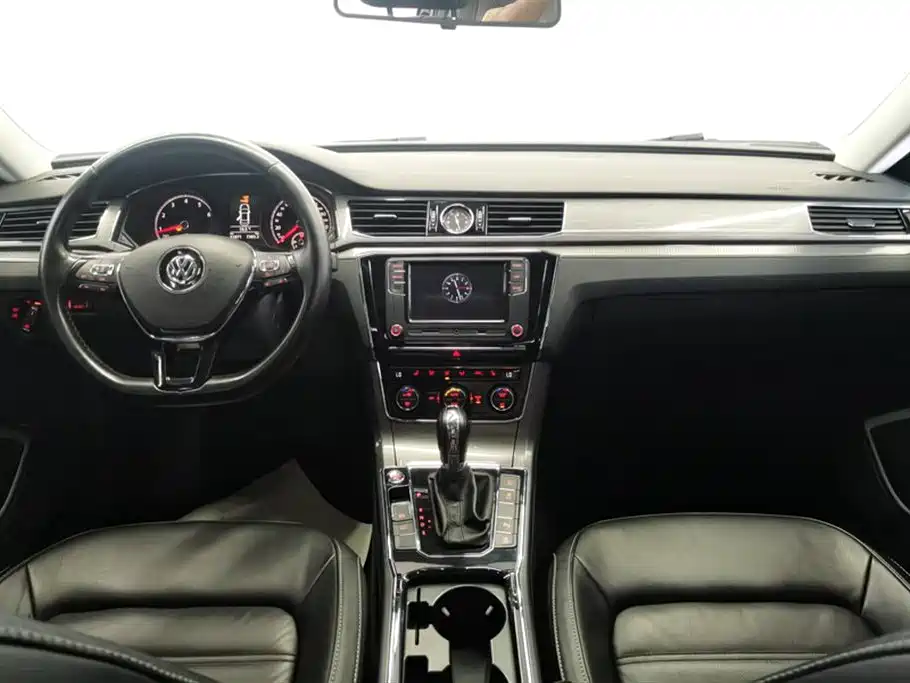 Volkswagen Passat 2017 330TSI DSG Prestige фото 12