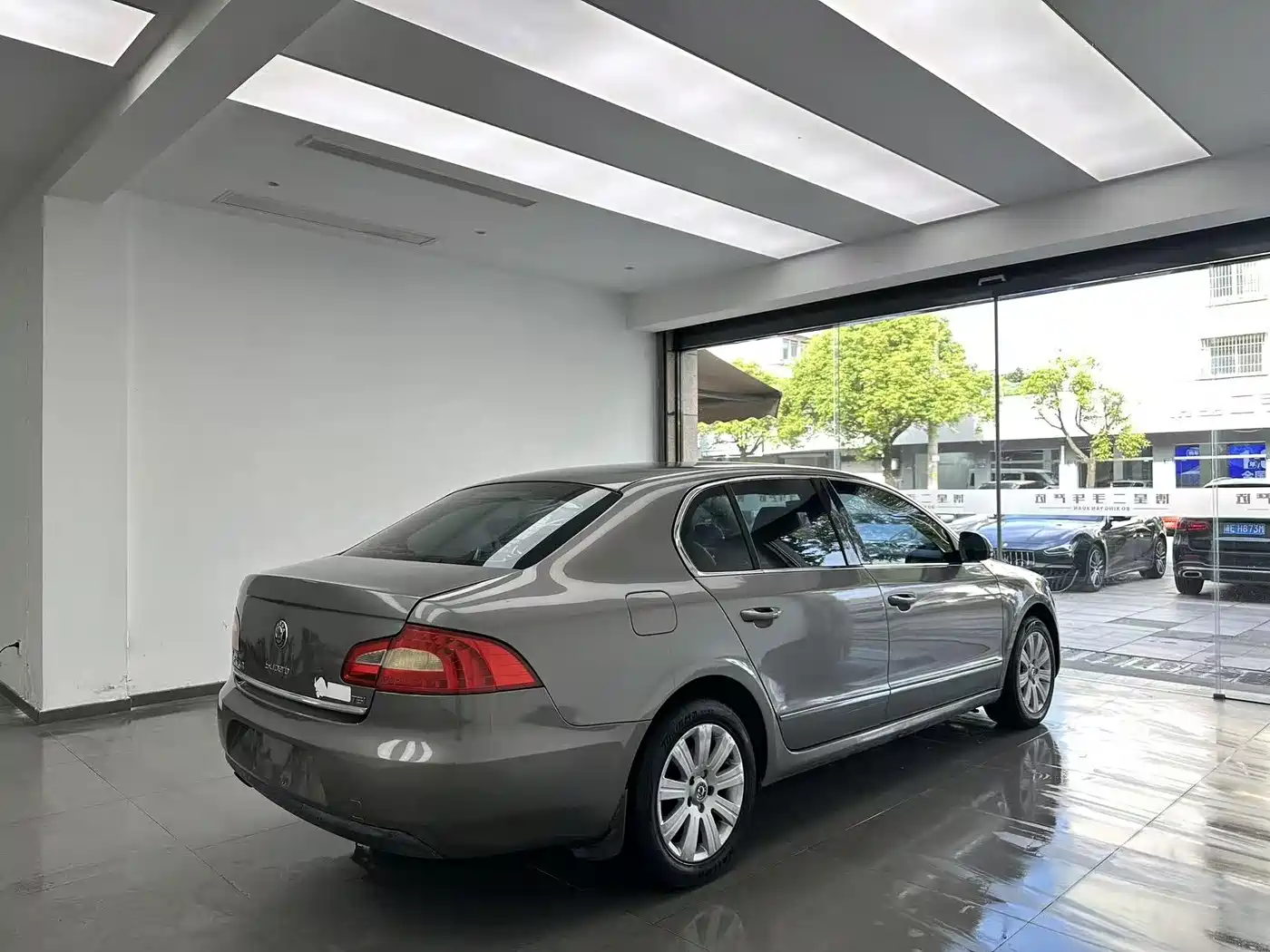 Škoda Superb 2012 1.8TSI Automatic Elegance Edition фото 9