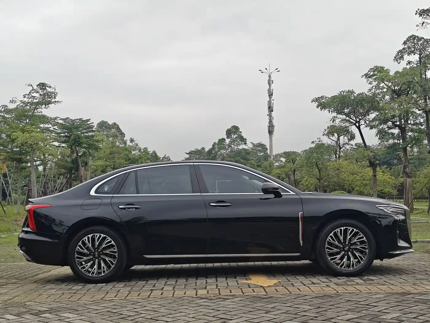 Hongqi H5 2024 2.0T Automatic Smart Connect Flag Smooth Edition фото 4