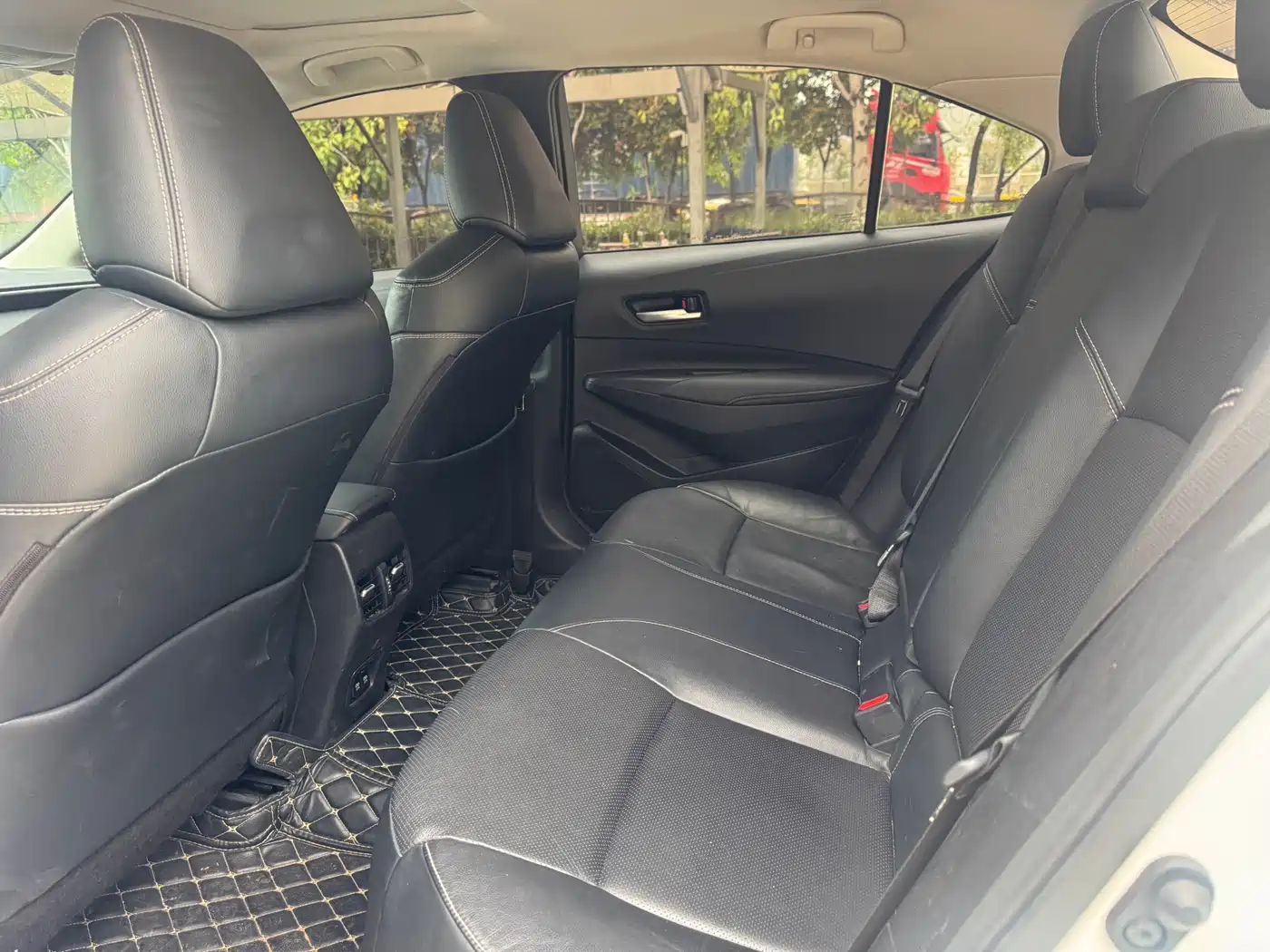 Toyota Corolla 2021 1.2T S-CVT Luxury Edition фото 13
