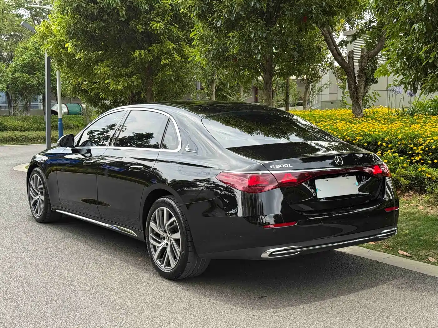 Mercedes-Benz E-Class 2024 E 300 L Fashion фото 4