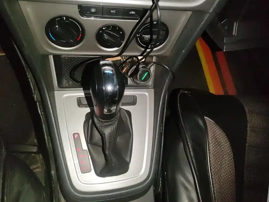 Volkswagen Lavida 2013 1.6L Automatic Trend Edition фото 16