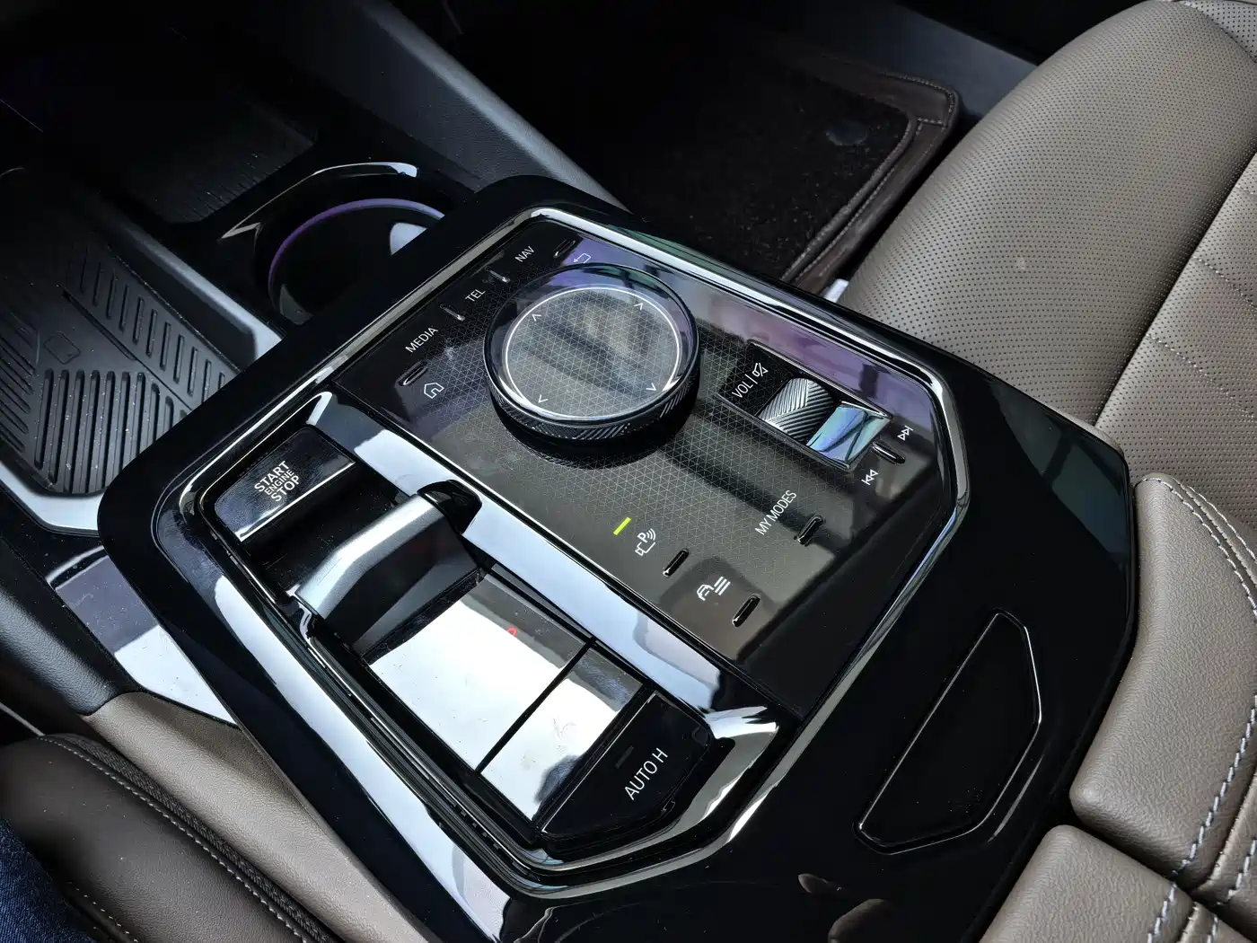 BMW 5 Series 2025 530Li Leading M Sport Package фото 9