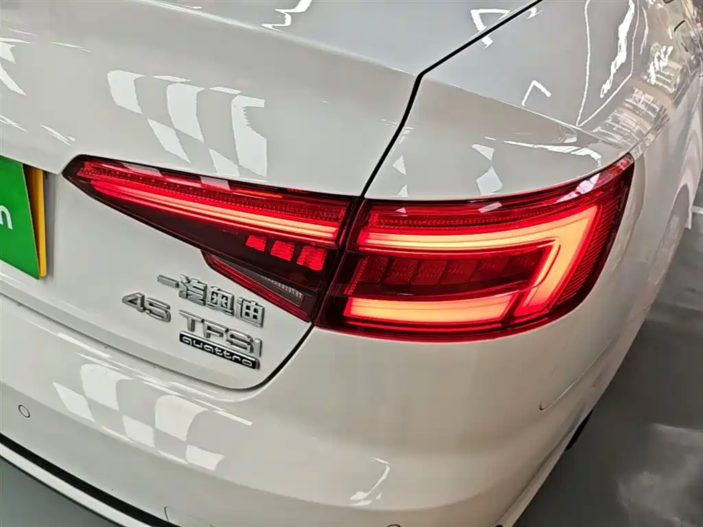 Audi A4L 2017 Model 45 TFSI quattro Sport Version фото 8