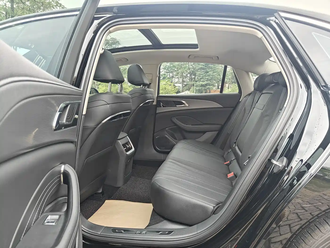 Hongqi H5 2024 2.0T Automatic Smart Connect Flag Smooth Edition фото 9