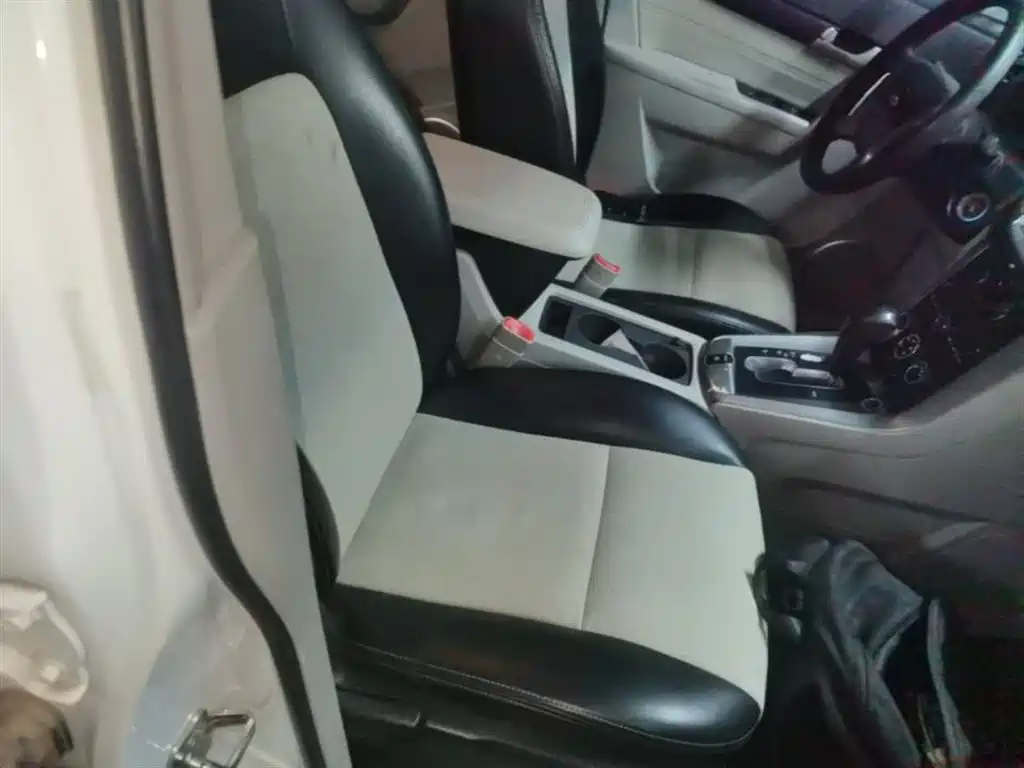 Chevrolet Captiva 2014 2.4L 2WD Urban 5-seater фото 25
