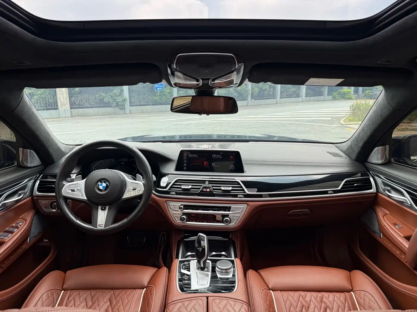 BMW 7 Series 2019 750Li xDrive V8 M Sport Package фото 10