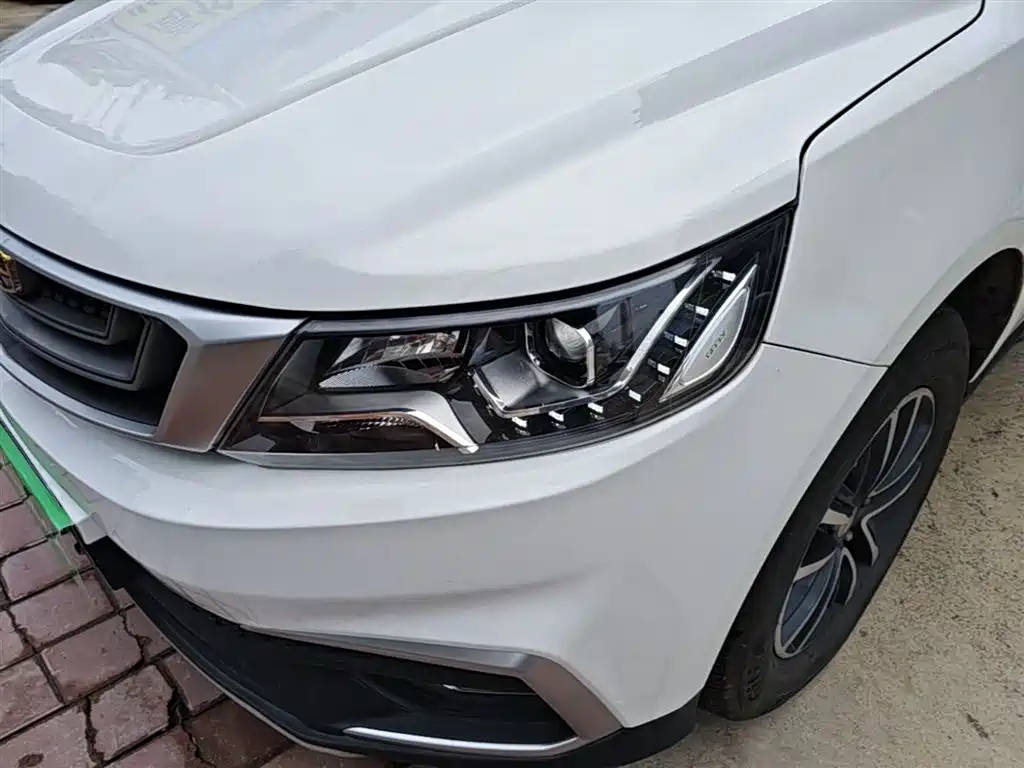 Фото 24 - Geely Emgrand X6