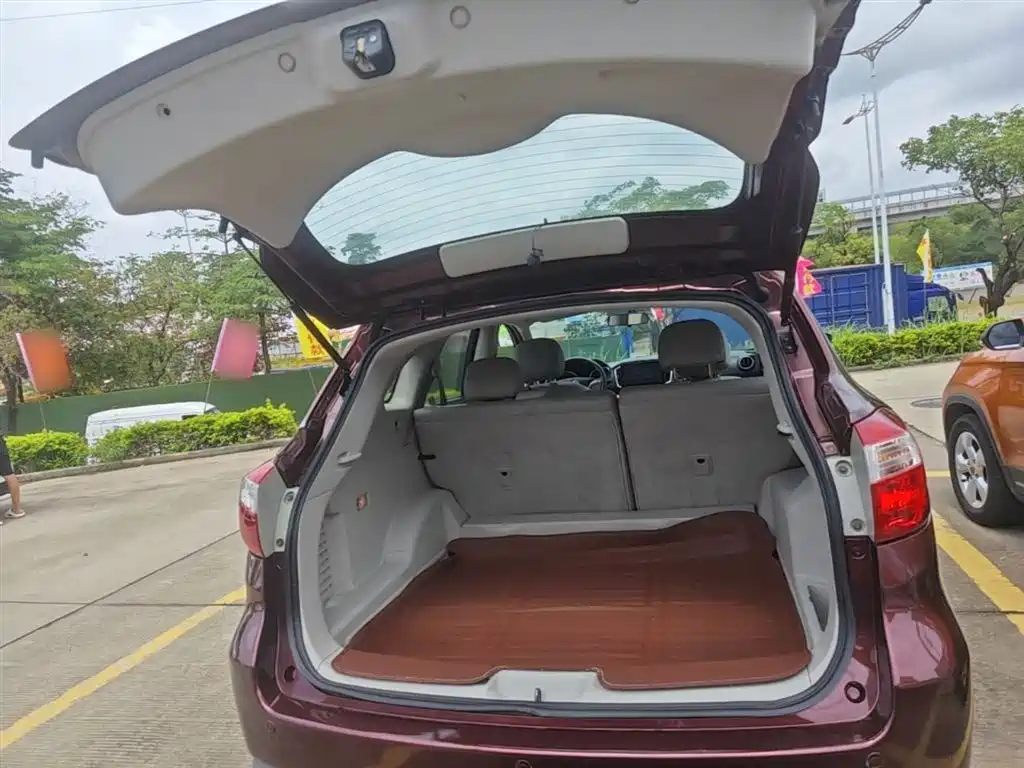 Venucia T70 2016 2016 2.0L CVT Rui Xing Edition