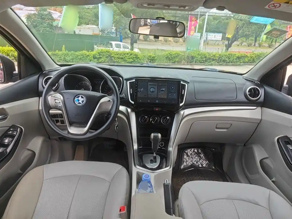 Venucia T70 2016 2016 2.0L CVT Rui Xing Edition