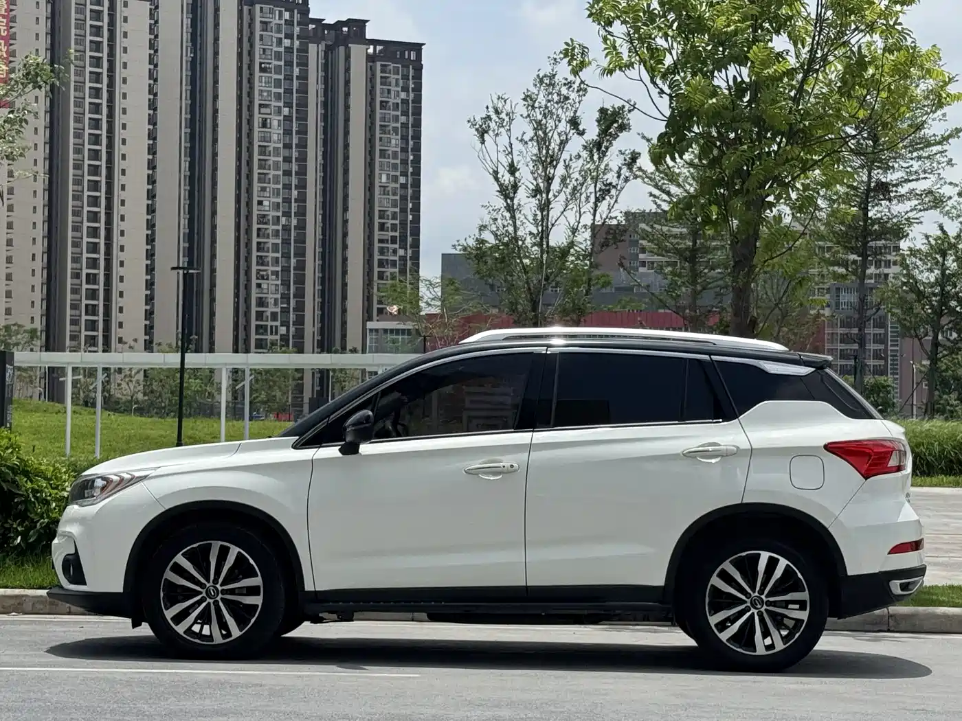 GAC Trumpchi Trumpchi GS4 New Energy 2017 1.5L PHEV Premium Edition фото 7