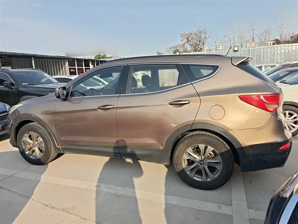 Hyundai Santa Fe 2013 Model 2.4L Automatic 2WD Comfort фото 4