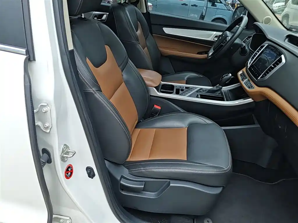 Фото 25 - Geely Emgrand X6