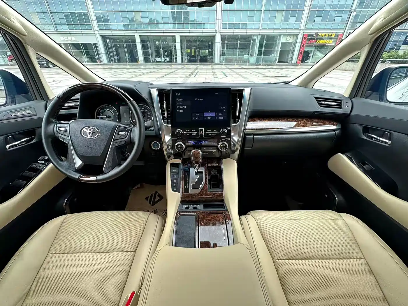 Toyota Alphard 2021 Hybrid 2.5L Luxury фото 12