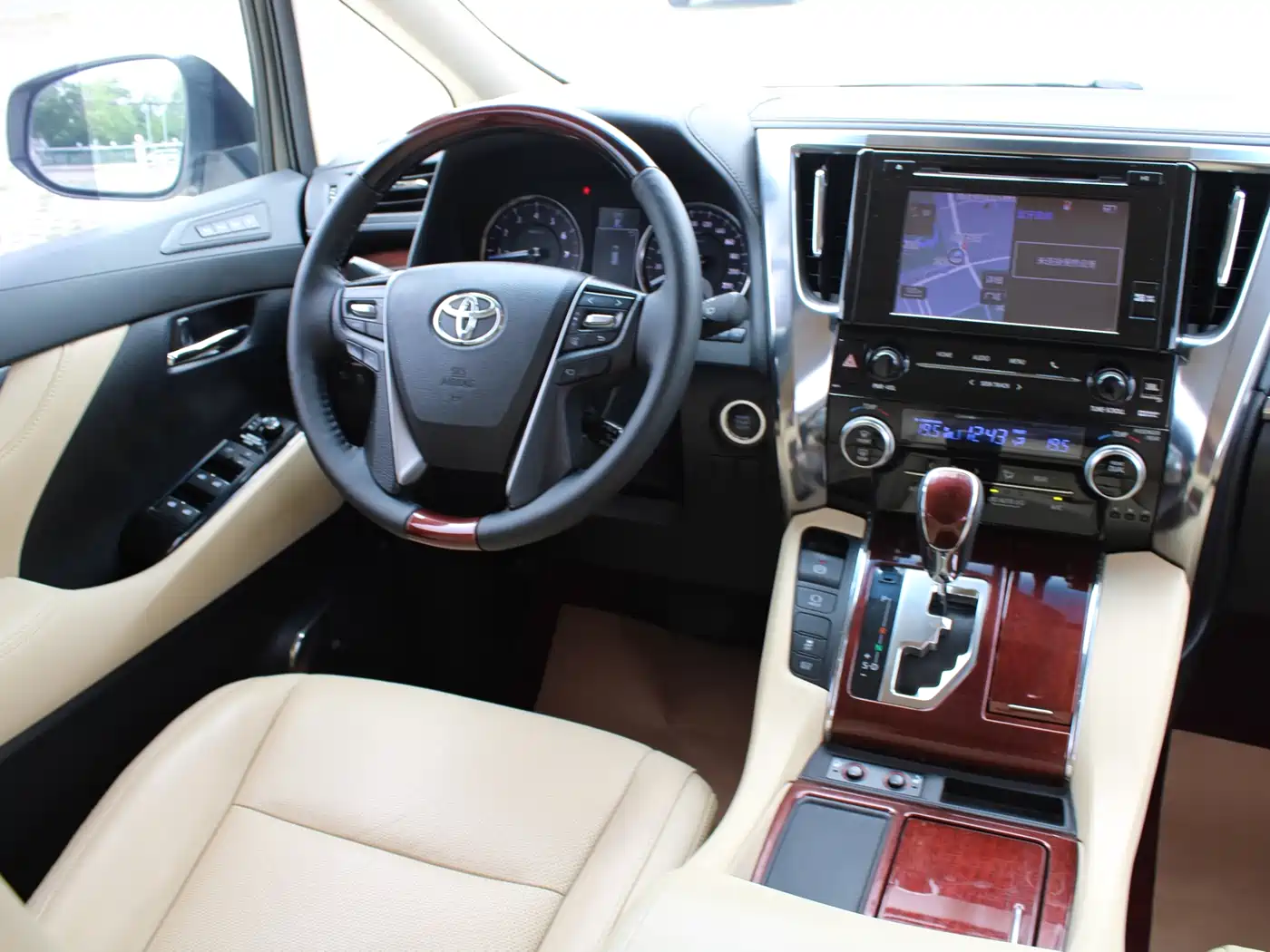 Toyota Alphard 2015 3.5L Luxury Edition фото 17