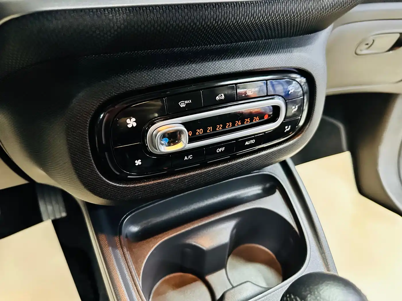 smart fortwo 2019 2019 0.9T 66kW Hardtop Wind Edition China VI