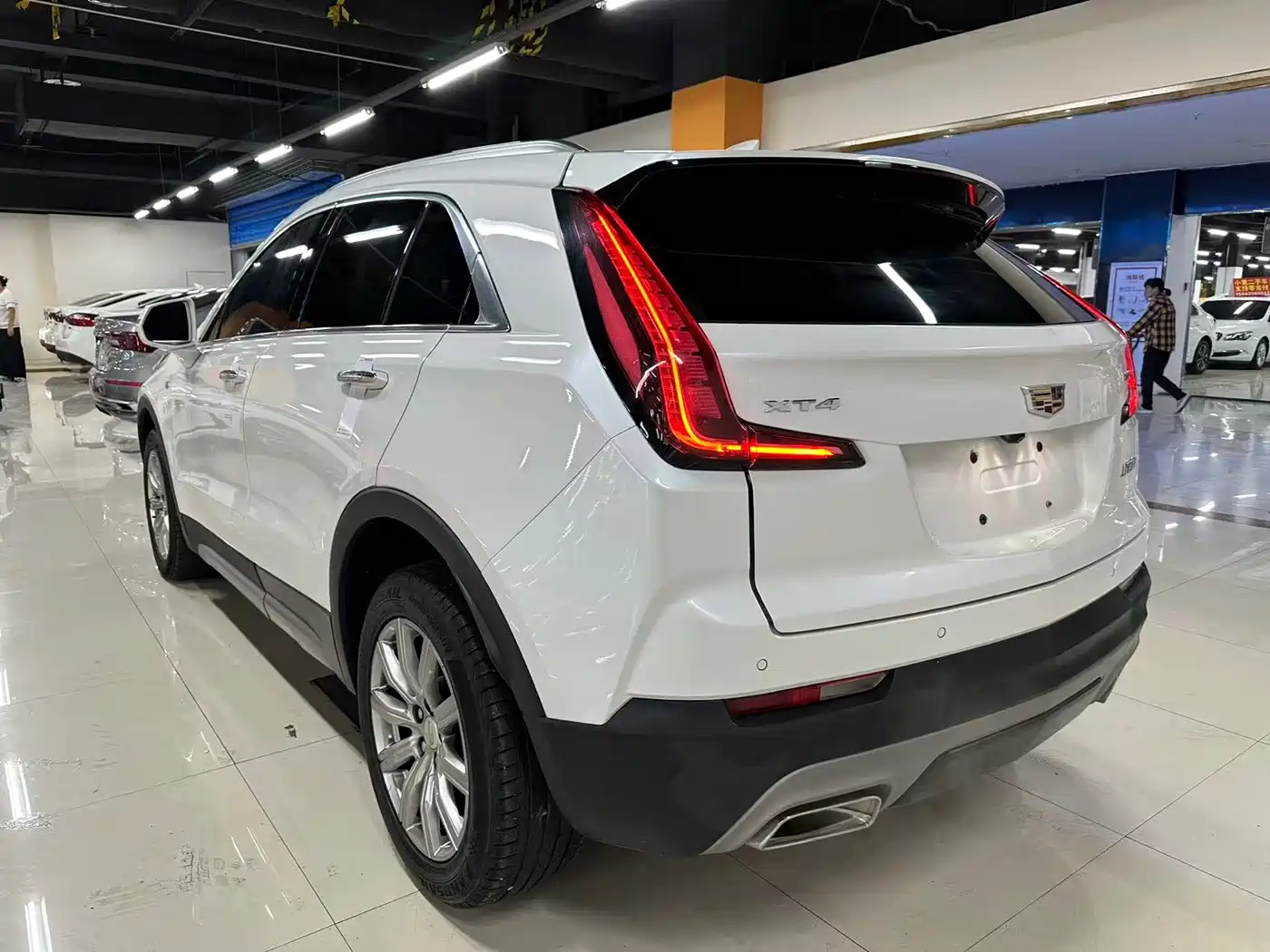 Cadillac XT4 2020 28T FWD Leading Trim фото 8