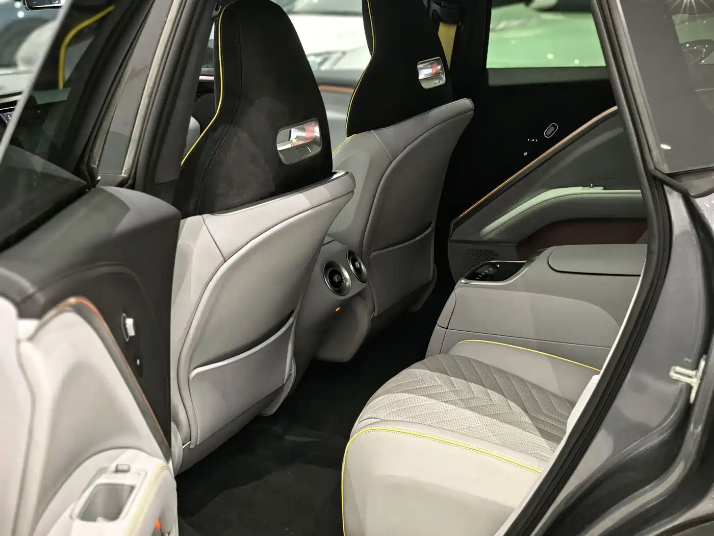 Avatr 11 2022 Extended Range Dual Motor Luxury Edition 4-Seater фото 9
