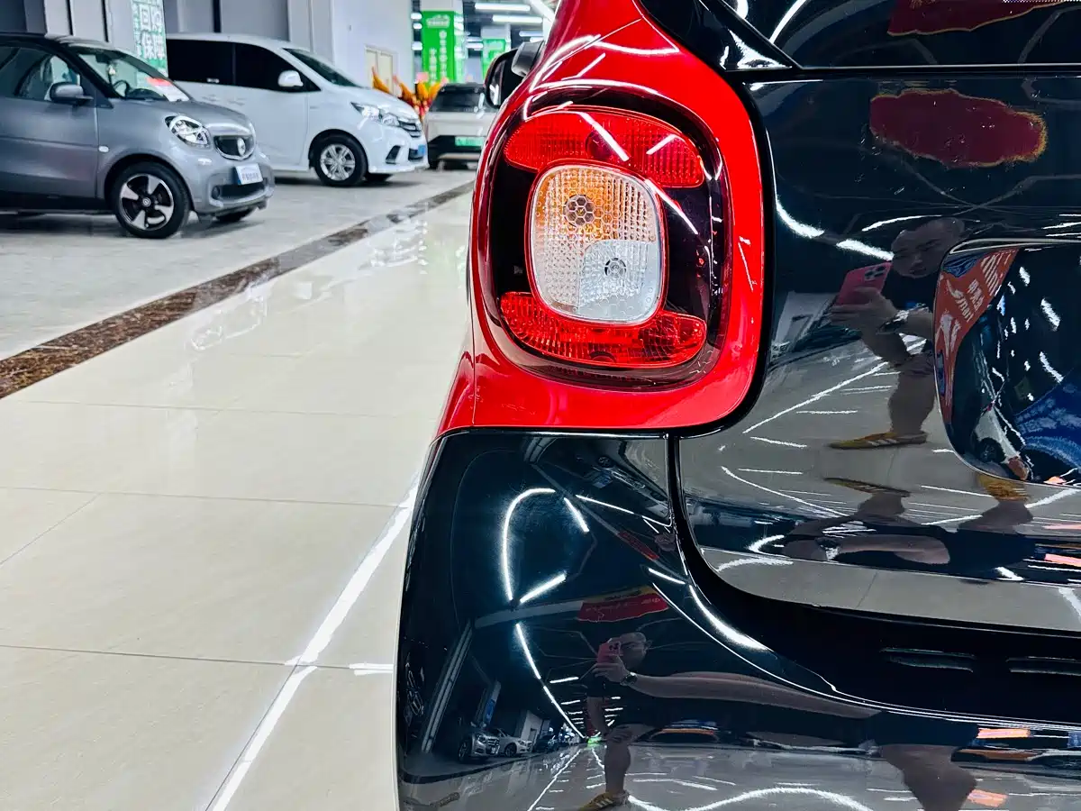 smart fortwo 2019 2019 0.9T 66kW Hardtop Wind Edition China VI