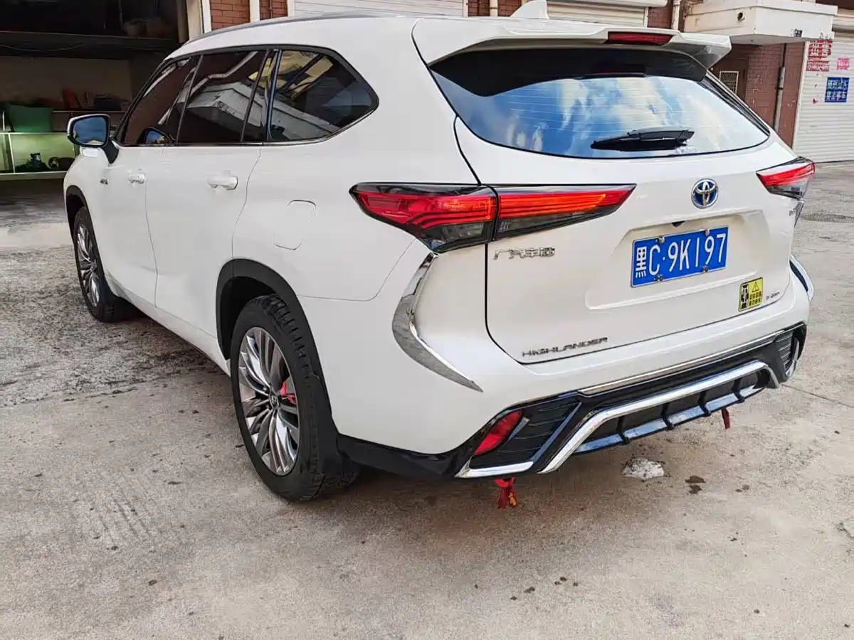 TOYOTA HIGHLANDER