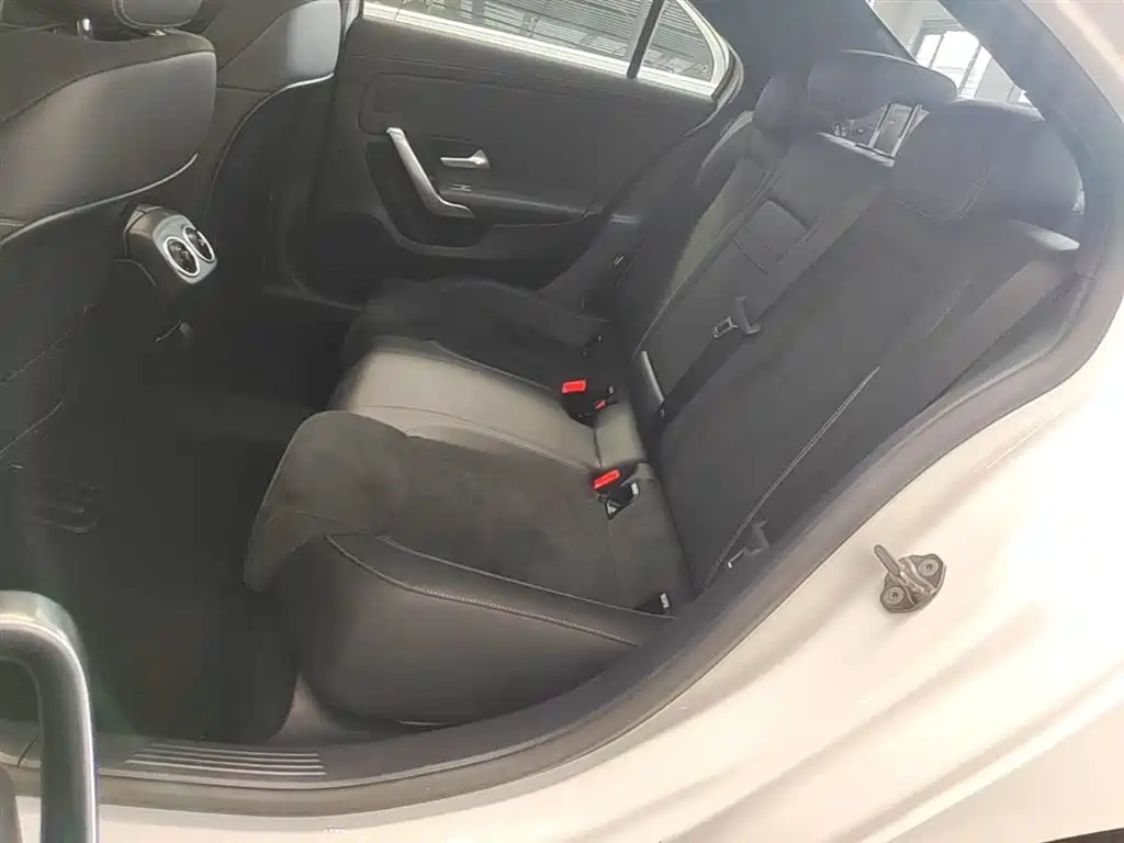 Mercedes-Benz A-Class 2020 A 180 L Sport Sedan фото 17