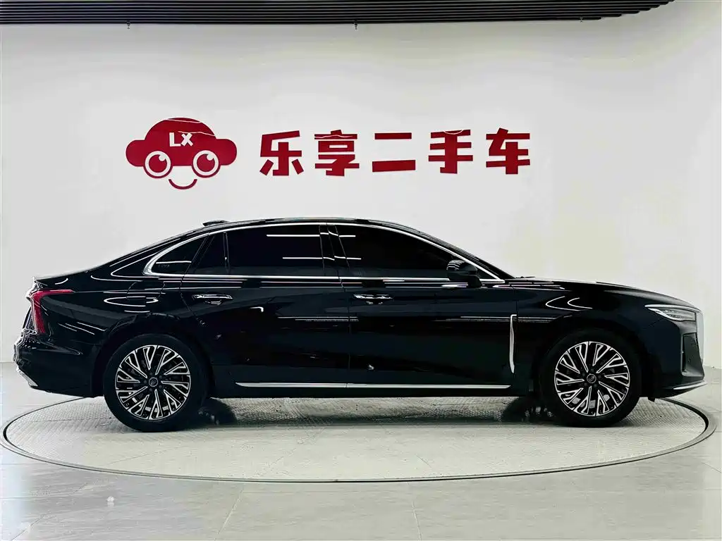 Hongqi H5 2025 2.0T Automatic Flag Celebration 500,000 Units Anniversary Edition фото 6