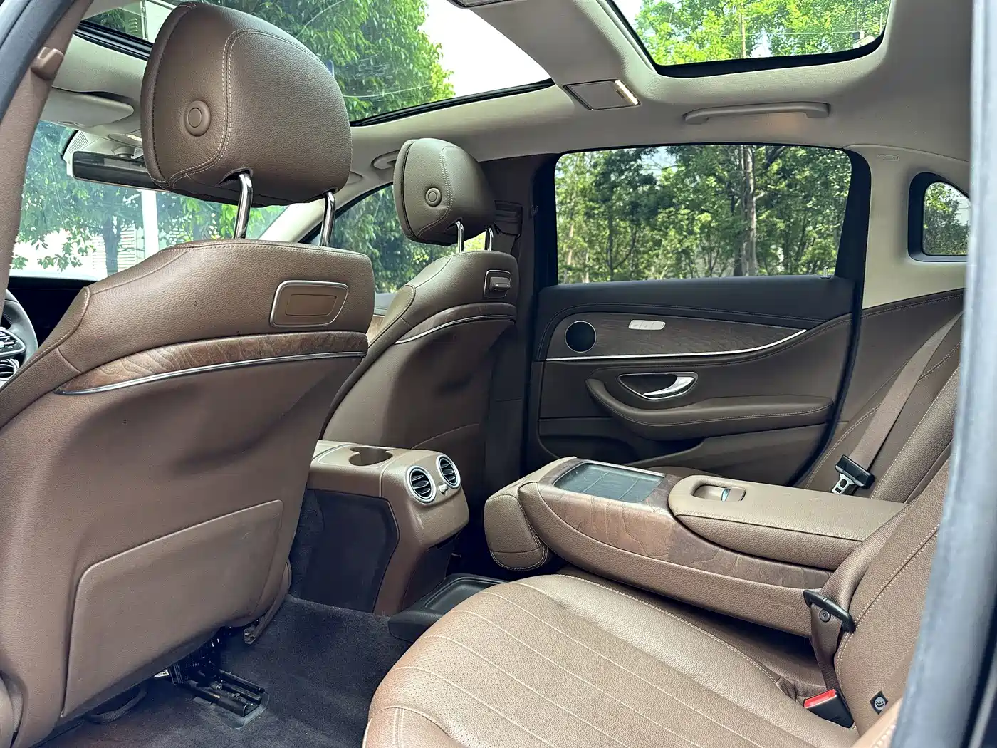 Mercedes-Benz E-Class 2019 E 300 L Fashion фото 9