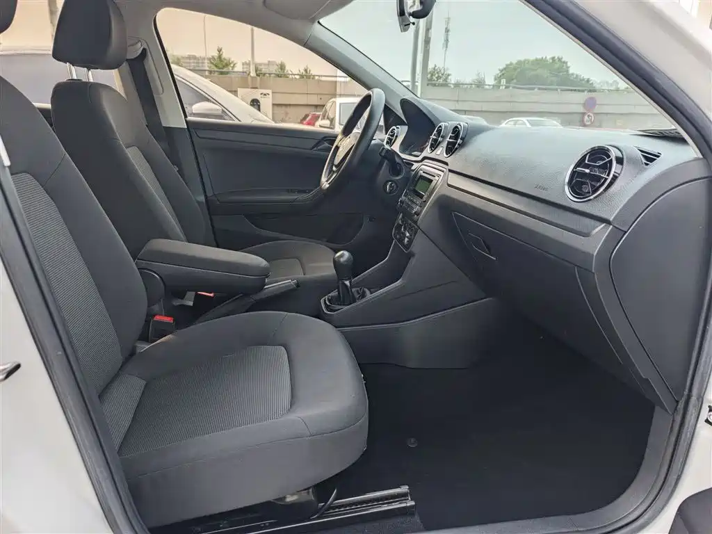 Volkswagen Jetta 2019 Dream Edition 1.4L Manual Fashion фото 13