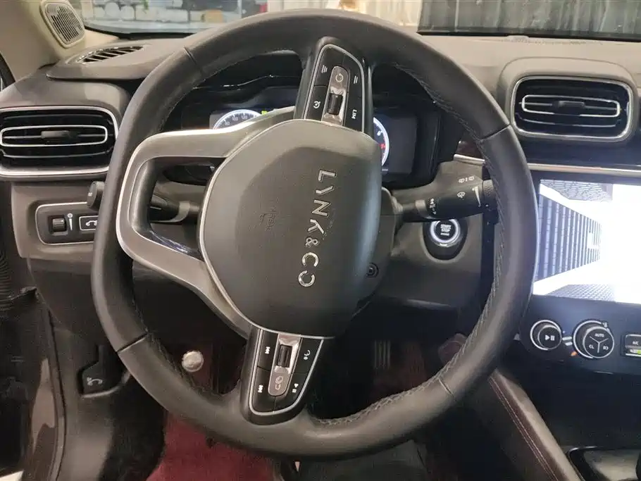 Lynk & Co 02 2021 1.5T DCT 2WD Shine Pro фото 15