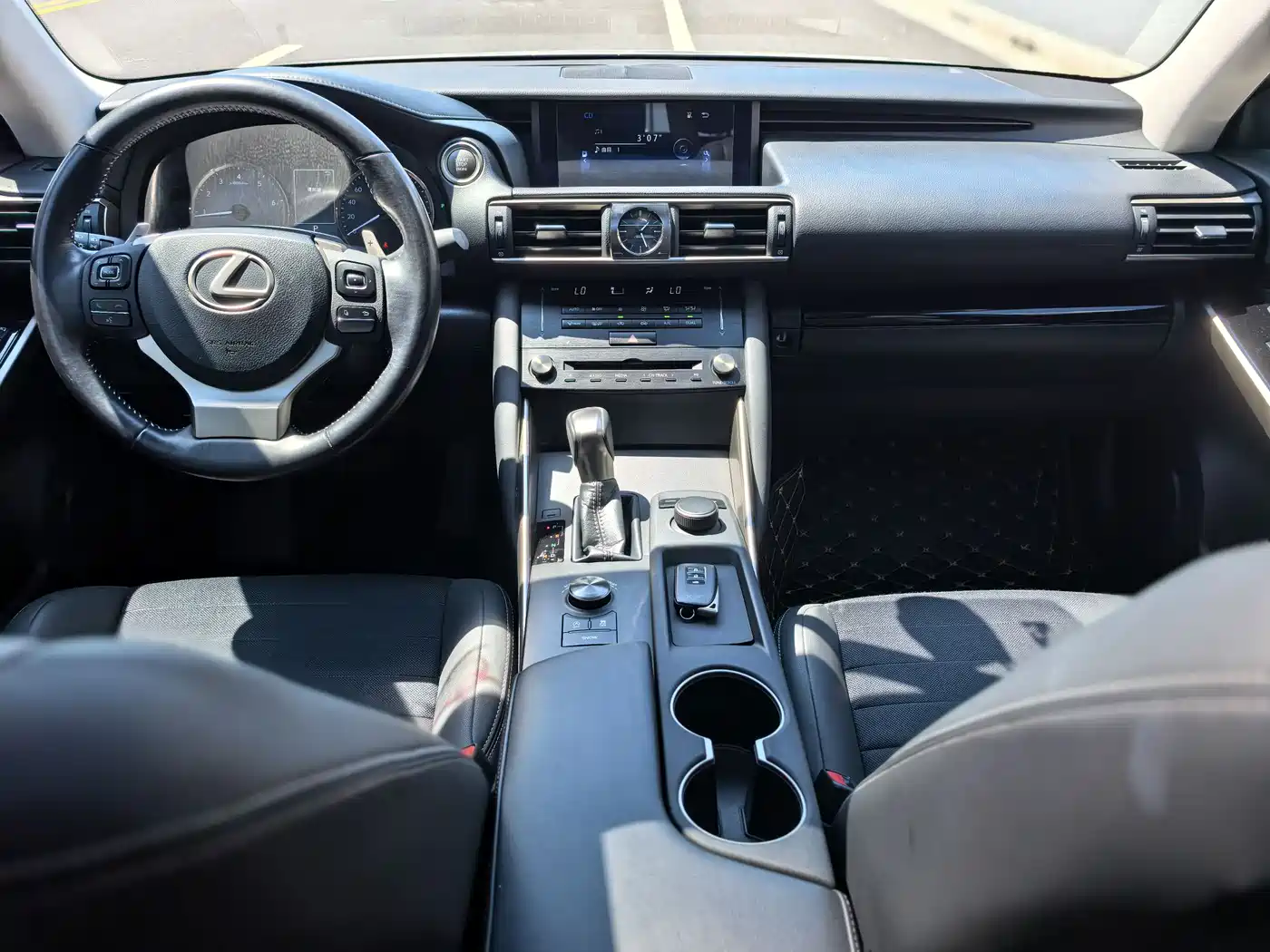 Lexus IS 2017 300 Leading Edition фото 9