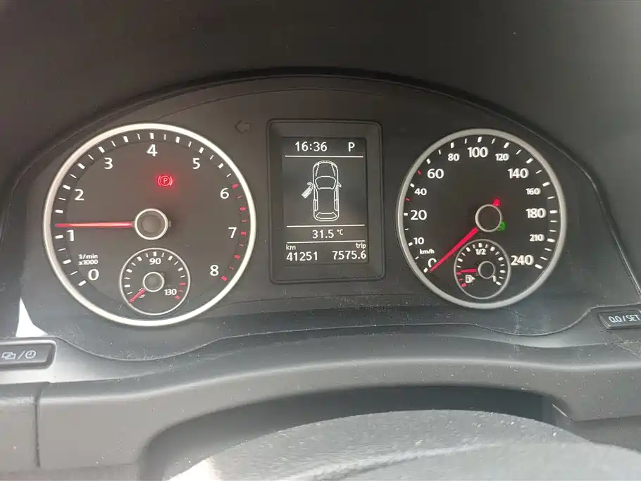 Volkswagen Tiguan 2016 280TSI Automatic 2WD Silk Road Fashion Edition фото 14