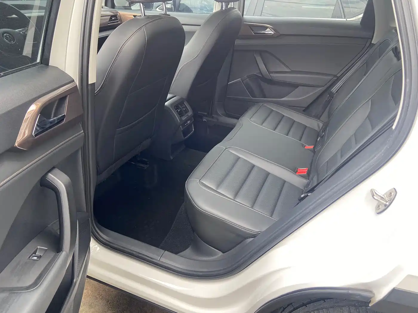 Volkswagen Tharu 2022 280TSI FWD Luxury Edition фото 8