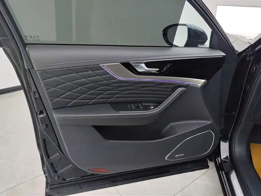 Hongqi HS5 2022 Facelift 2.0T Smart Flag Enjoyment Edition фото 7